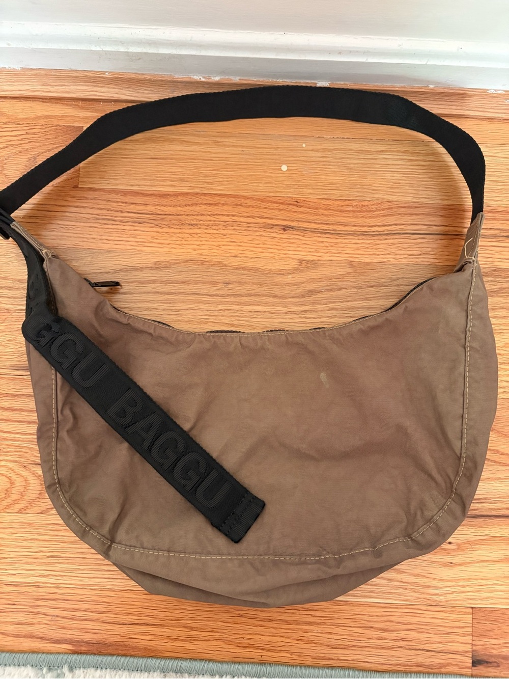 BAGGU Brown Medium Crescent Shoulder Bag with Black Strap